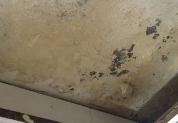 岗巴阳台漏水维修公司分享下岗巴卫生间渗水维修需要注意哪些问题。